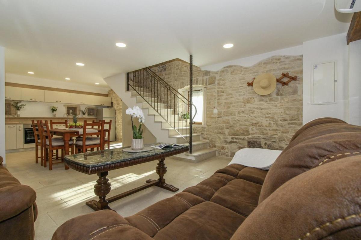 Villa Olea In Barat - Haus Fuer 6-8 Personen カンファナル エクステリア 写真