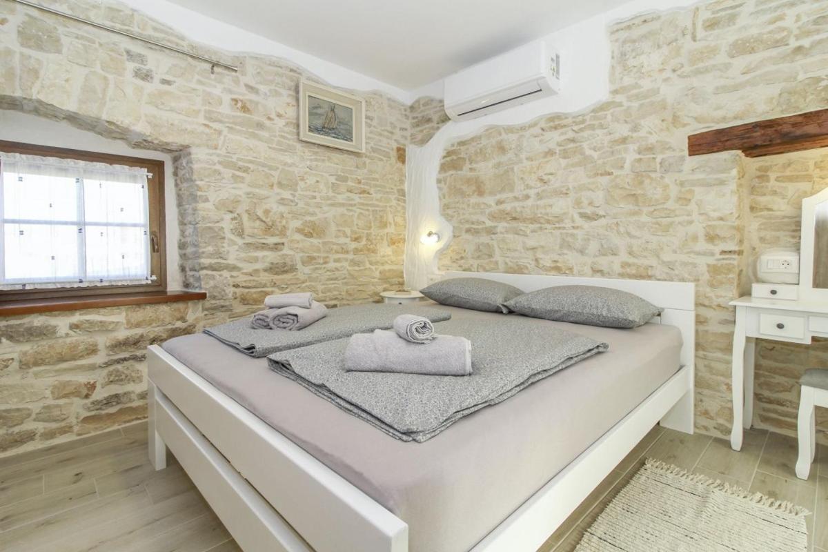 Villa Olea In Barat - Haus Fuer 6-8 Personen カンファナル エクステリア 写真