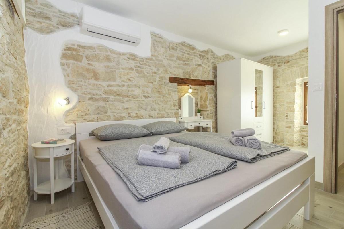 Villa Olea In Barat - Haus Fuer 6-8 Personen カンファナル エクステリア 写真