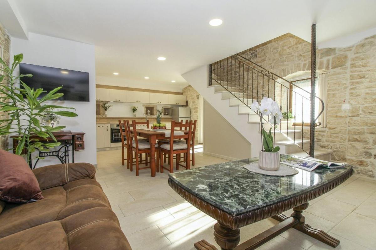Villa Olea In Barat - Haus Fuer 6-8 Personen カンファナル エクステリア 写真