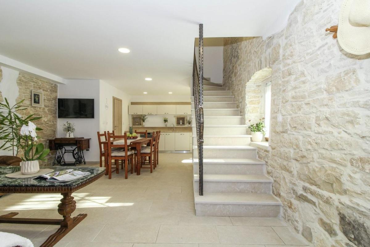 Villa Olea In Barat - Haus Fuer 6-8 Personen カンファナル エクステリア 写真