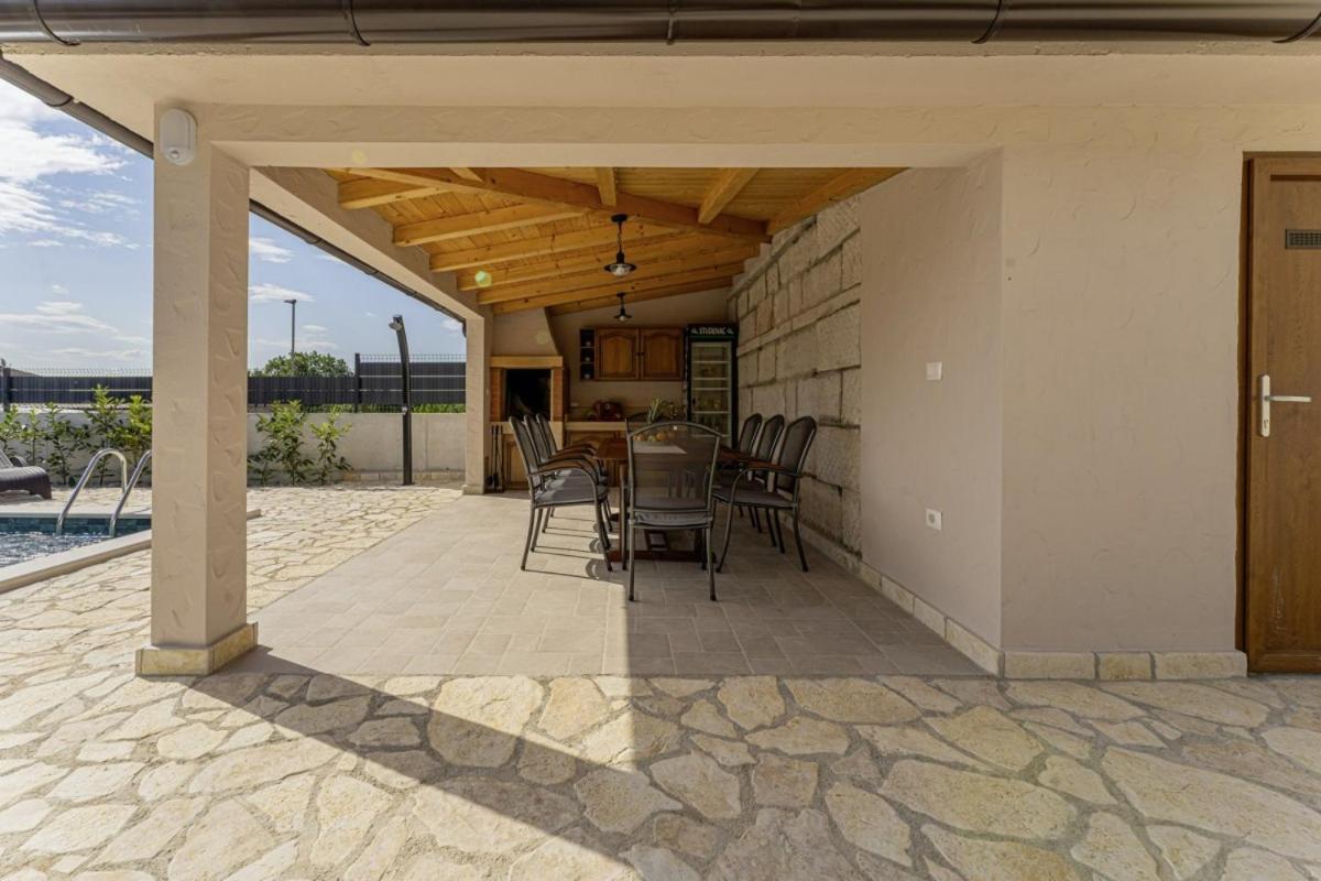 Villa Olea In Barat - Haus Fuer 6-8 Personen カンファナル エクステリア 写真